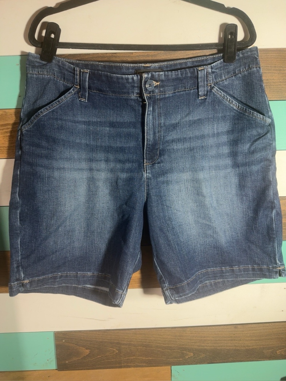 Lee Women’s Size 16M Denim Bermuda Shorts Mid Rise Regular Fit Stretch
